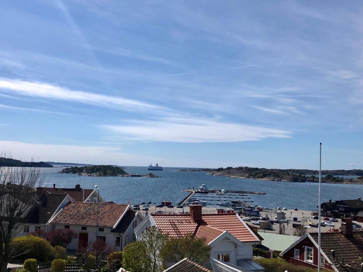 Vacker våning med havsutsikt i Strömstads centrum. Exteriör bild